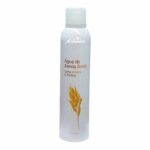 Deliplus Agua de Avena 300 ml – Brume Visage Apaisante et Tonifiante à l’Avoine | Prix Maroc ━━━━━━━━━━━━━━━━━━━━━━━━━━━━━━━━━━━━━━ Description courte Chez Alghandour Market, découvrez l’Agua de Avena Deliplus 300 ml, une brume visage formulée à base d’extrait d’avoine pour apporter une sensation de fraîcheur et de confort à la peau. Présentée dans un flacon spray pratique, elle s’intègre facilement à votre routine beauté quotidienne. Sa formule contient également de la glycérine et de la vitamine E, des ingrédients appréciés dans les soins cosmétiques. Idéale pour rafraîchir le visage et compléter votre routine de soin, cette eau d’avoine est une option pratique pour les amateurs de soins visage accessibles. ━━━━━━━━━━━━━━━━━━━━━━━━━━━━━━━━━━━━━━ Description longue optimisée SEO – Maroc L’Agua de Avena Deliplus 300 ml est une brume cosmétique destinée à rafraîchir, apaiser et tonifier la peau. Inspirée des propriétés cosmétiques de l’avoine, elle aide à procurer une sensation de confort et de fraîcheur au quotidien. Sa formule contient de l’extrait de graines d’avoine (Avena Sativa Kernel Extract), de la glycérine et du tocophérol, également connu sous le nom de vitamine E. La glycérine est un agent humectant qui contribue à maintenir l’hydratation de la peau, tandis que la vitamine E est appréciée pour ses propriétés antioxydantes. Grâce à son format spray de 300 ml, cette eau d’avoine s’utilise facilement dans une routine de soins du visage. Elle peut être appliquée après le nettoyage de la peau ou à différents moments de la journée pour apporter une sensation de fraîcheur. Vous recherchez une brume visage à l’avoine au Maroc, une eau tonifiante Deliplus ou un soin rafraîchissant pour votre routine beauté ? L’Agua de Avena Deliplus est un produit intéressant pour celles et ceux qui apprécient les soins cosmétiques simples et pratiques. ━━━━━━━━━━━━━━━━━━━━━━━━━━━━━━━━━━━━━━ Présentation du produit L’Agua de Avena Deliplus est une eau cosmétique en spray conçue pour rafraîchir et tonifier la peau. Son ingrédient mis en avant est l’extrait d’avoine, associé à des agents humectants et à de la vitamine E. Marque : Deliplus. Nom du produit : Agua de Avena. Catégorie : brume visage / eau tonifiante. Contenance : 300 ml. Ingrédient vedette : extrait d’avoine. Autres ingrédients intéressants : glycérine et tocophérol (vitamine E). Présentation : flacon spray. Utilisation : soin cosmétique externe. ━━━━━━━━━━━━━━━━━━━━━━━━━━━━━━━━━━━━━━ Description et expérience L’Agua de Avena Deliplus se distingue par une formule qui associe plusieurs ingrédients couramment utilisés dans les soins de la peau. Extrait d’avoine : apprécié pour ses propriétés apaisantes et adoucissantes. Glycérine : contribue à maintenir l’hydratation cutanée. Vitamine E : antioxydant utilisé dans les formulations cosmétiques. Format spray : facilite l’application et la répartition du produit. Contenance de 300 ml : adaptée à une utilisation régulière. Ce produit apporte principalement une sensation de fraîcheur et de confort. Il ne remplace pas une crème hydratante lorsque la peau nécessite une hydratation plus importante. ━━━━━━━━━━━━━━━━━━━━━━━━━━━━━━━━━━━━━━ Utilisations Après le nettoyage : pour compléter la routine de soin du visage. Le matin : avant l’application du sérum ou de la crème hydratante. En journée : pour rafraîchir la peau selon les besoins. Après le rasage : pour apporter une sensation de fraîcheur, si la peau tolère bien la formule. Avant le maquillage : comme étape complémentaire de préparation de la peau. ━━━━━━━━━━━━━━━━━━━━━━━━━━━━━━━━━━━━━━ Mode d’utilisation Appliquez le produit sur une peau propre, en respectant les indications figurant sur l’emballage. Vaporisez uniformément sur le visage en évitant l’inhalation directe et le contact avec les yeux. Laissez agir quelques instants. Poursuivez votre routine avec votre sérum ou votre crème hydratante. Pour les peaux sensibles ou réactives, effectuez un essai sur une petite zone avant la première utilisation. En cas d’irritation, cessez l’application. ━━━━━━━━━━━━━━━━━━━━━━━━━━━━━━━━━━━━━━ Pour quel type de peau ? Cette brume peut intéresser les personnes qui souhaitent ajouter un soin rafraîchissant à leur routine quotidienne, notamment celles qui apprécient les formules contenant de l’avoine. Elle peut être utilisée par différents types de peau selon leur tolérance individuelle. Cependant, la formule contient du parfum : les peaux très sensibles, réactives ou sujettes aux allergies doivent vérifier la liste INCI et tester le produit avant utilisation. ━━━━━━━━━━━━━━━━━━━━━━━━━━━━━━━━━━━━━━ Format et conditionnement Nom : Deliplus Agua de Avena. Contenance : 300 ml. Type : eau cosmétique tonifiante en spray. Texture : liquide. Ingrédient vedette : extrait d’avoine. Utilisation : application externe sur la peau. ━━━━━━━━━━━━━━━━━━━━━━━━━━━━━━━━━━━━━━ Composition et ingrédients Liste INCI publiée pour la formule consultée : Aqua, Avena Sativa Kernel Extract, Tocopherol, Propanediol, Glycerin, Polysorbate 20, Caprylhydroxamic Acid, Parfum, Ethylhexylglycerin, Disodium Phosphate, Tetrasodium Glutamate Diacetate, Citric Acid, Potassium Sorbate, Sodium Benzoate. Rôle de certains ingrédients : Aqua : base aqueuse de la formule. Avena Sativa Kernel Extract : extrait d’avoine utilisé pour ses propriétés cosmétiques apaisantes et adoucissantes. Tocopherol : vitamine E, connue pour son action antioxydante. Propanediol : agent humectant et solvant. Glycerin : contribue à maintenir l’hydratation de la peau. Polysorbate 20 : agent solubilisant. Parfum : apporte une odeur au produit. Potassium Sorbate et Sodium Benzoate : agents de conservation. La formule peut évoluer selon les lots ou les mises à jour du fabricant. Vérifiez toujours la liste INCI inscrite sur le flacon commercialisé. ━━━━━━━━━━━━━━━━━━━━━━━━━━━━━━━━━━━━━━ Précautions d’utilisation Usage externe uniquement. Évitez le contact direct avec les yeux. Ne pas inhaler volontairement le produit lors de la vaporisation. En cas de peau réactive, vérifiez la présence de parfum dans la formule. Respectez les indications de conservation figurant sur l’emballage. Conservez le produit hors de portée des jeunes enfants. ━━━━━━━━━━━━━━━━━━━━━━━━━━━━━━━━━━━━━━ Points forts Brume visage à l’extrait d’avoine. Sensation de fraîcheur et de confort. Contient de la glycérine et de la vitamine E. Format spray pratique de 300 ml. Facile à intégrer à une routine beauté quotidienne. Convient aux amateurs de soins visage simples et rafraîchissants. ━━━━━━━━━━━━━━━━━━━━━━━━━━━━━━━━━━━━━━ FAQ – Questions fréquentes À quoi sert l’Agua de Avena Deliplus ? Cette eau d’avoine est destinée à rafraîchir et tonifier la peau tout en procurant une sensation de confort. Peut-on utiliser cette brume tous les jours ? Elle peut être intégrée à une routine quotidienne si la peau la tolère bien et si les instructions du fabricant le permettent. L’Agua de Avena Deliplus hydrate-t-elle la peau ? La formule contient de la glycérine, un humectant qui aide à maintenir l’hydratation. Toutefois, cette brume ne remplace pas nécessairement une crème hydratante. Convient-elle aux peaux sensibles ? L’avoine est appréciée pour ses propriétés apaisantes, mais la formule contient du parfum. Les peaux sensibles doivent donc vérifier la composition et effectuer un test préalable. Quelle est la contenance du flacon ? Le produit est présenté dans un flacon spray de 300 ml. Où acheter l’Agua de Avena Deliplus au Maroc ? Vous pouvez rechercher ce produit chez Alghandour Market à Casablanca, selon la disponibilité en stock. ━━━━━━━━━━━━━━━━━━━━━━━━━━━━━━━━━━━━━━ Description en arabe اكتشفوا Agua de Avena Deliplus بحجم 300 مل، وهو ماء تجميلي بخلاصة الشوفان، مصمم لإنعاش البشرة ومنحها إحساسًا بالراحة والانتعاش. يأتي في عبوة بخاخ عملية تسهّل استعماله ضمن روتين العناية اليومي بالوجه. تحتوي تركيبته على خلاصة الشوفان والغليسرين وفيتامين E، وهي مكونات معروفة باستعمالها في مستحضرات العناية بالبشرة. يساعد الغليسرين على الحفاظ على ترطيب البشرة، بينما يُستخدم فيتامين E بخصائصه المضادة للأكسدة. طريقة الاستعمال: يُرش على البشرة وفقًا لتعليمات العبوة، مع تجنب ملامسة العينين والاستنشاق المباشر. يُنصح أصحاب البشرة الحساسة بتجربة كمية صغيرة أولًا، لأن التركيبة تحتوي على العطر. ━━━━━━━━━━━━━━━━━━━━━━━━━━━━━━━━━━━━━━ English Description Deliplus Agua de Avena 300 ml is an oat-based facial mist designed to refresh and tone the skin while providing a comfortable, refreshing feeling. Its convenient spray bottle makes it easy to incorporate into a daily skincare routine. The formula includes oat kernel extract, glycerin and tocopherol (vitamin E). Glycerin helps maintain skin hydration, while vitamin E is valued for its antioxidant properties. How to use: Apply according to the product label, avoiding direct contact with the eyes and direct inhalation. If you have sensitive or reactive skin, perform a patch test before regular use, as the formula contains fragrance. ━━━━━━━━━━━━━━━━━━━━━━━━━━━━━━━━━━━━━━ 中文产品描述 Deliplus Agua de Avena 300 ml 是一款以燕麦提取物为主要特色的面部喷雾，旨在为肌肤带来清新、舒适的使用感。喷雾瓶设计方便日常护肤使用。 配方含有燕麦仁提取物、甘油和生育酚（维生素 E）。甘油有助于维持肌肤水分，维生素 E 则因其抗氧化特性而被广泛用于护肤产品。 使用方法：请按照包装说明使用，避免直接接触眼睛或直接吸入喷雾。由于配方含有香料，敏感肌肤使用前建议先进行局部测试。 ━━━━━━━━━━━━━━━━━━━━━━━━━━━━━━━━━━━━━━ Mots-clés SEO – Maroc Deliplus Agua de Avena Maroc, eau d’avoine Deliplus 300 ml, brume visage avoine Maroc, eau tonifiante visage, spray visage apaisant, soin visage à l’avoine, brume rafraîchissante visage, eau d’avoine peau sensible, soin visage Deliplus, cosmétique espagnétique Maroc, brume visage Casablanca, acheter Agua de Avena au Maroc, Prix Deliplus Agua de Avena Maroc. ━━━━━━━━━━━━━━━━━━━━━━━━━━━━━━━━━━━━━━ Disponible chez Alghandour Market à Casablanca