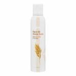 Deliplus Agua de Avena 300 ml – Brume Visage Apaisante et Tonifiante à l’Avoine | Prix Maroc ━━━━━━━━━━━━━━━━━━━━━━━━━━━━━━━━━━━━━━ Description courte Chez Alghandour Market, découvrez l’Agua de Avena Deliplus 300 ml, une brume visage formulée à base d’extrait d’avoine pour apporter une sensation de fraîcheur et de confort à la peau. Présentée dans un flacon spray pratique, elle s’intègre facilement à votre routine beauté quotidienne. Sa formule contient également de la glycérine et de la vitamine E, des ingrédients appréciés dans les soins cosmétiques. Idéale pour rafraîchir le visage et compléter votre routine de soin, cette eau d’avoine est une option pratique pour les amateurs de soins visage accessibles. ━━━━━━━━━━━━━━━━━━━━━━━━━━━━━━━━━━━━━━ Description longue optimisée SEO – Maroc L’Agua de Avena Deliplus 300 ml est une brume cosmétique destinée à rafraîchir, apaiser et tonifier la peau. Inspirée des propriétés cosmétiques de l’avoine, elle aide à procurer une sensation de confort et de fraîcheur au quotidien. Sa formule contient de l’extrait de graines d’avoine (Avena Sativa Kernel Extract), de la glycérine et du tocophérol, également connu sous le nom de vitamine E. La glycérine est un agent humectant qui contribue à maintenir l’hydratation de la peau, tandis que la vitamine E est appréciée pour ses propriétés antioxydantes. Grâce à son format spray de 300 ml, cette eau d’avoine s’utilise facilement dans une routine de soins du visage. Elle peut être appliquée après le nettoyage de la peau ou à différents moments de la journée pour apporter une sensation de fraîcheur. Vous recherchez une brume visage à l’avoine au Maroc, une eau tonifiante Deliplus ou un soin rafraîchissant pour votre routine beauté ? L’Agua de Avena Deliplus est un produit intéressant pour celles et ceux qui apprécient les soins cosmétiques simples et pratiques. ━━━━━━━━━━━━━━━━━━━━━━━━━━━━━━━━━━━━━━ Présentation du produit L’Agua de Avena Deliplus est une eau cosmétique en spray conçue pour rafraîchir et tonifier la peau. Son ingrédient mis en avant est l’extrait d’avoine, associé à des agents humectants et à de la vitamine E. Marque : Deliplus. Nom du produit : Agua de Avena. Catégorie : brume visage / eau tonifiante. Contenance : 300 ml. Ingrédient vedette : extrait d’avoine. Autres ingrédients intéressants : glycérine et tocophérol (vitamine E). Présentation : flacon spray. Utilisation : soin cosmétique externe. ━━━━━━━━━━━━━━━━━━━━━━━━━━━━━━━━━━━━━━ Description et expérience L’Agua de Avena Deliplus se distingue par une formule qui associe plusieurs ingrédients couramment utilisés dans les soins de la peau. Extrait d’avoine : apprécié pour ses propriétés apaisantes et adoucissantes. Glycérine : contribue à maintenir l’hydratation cutanée. Vitamine E : antioxydant utilisé dans les formulations cosmétiques. Format spray : facilite l’application et la répartition du produit. Contenance de 300 ml : adaptée à une utilisation régulière. Ce produit apporte principalement une sensation de fraîcheur et de confort. Il ne remplace pas une crème hydratante lorsque la peau nécessite une hydratation plus importante. ━━━━━━━━━━━━━━━━━━━━━━━━━━━━━━━━━━━━━━ Utilisations Après le nettoyage : pour compléter la routine de soin du visage. Le matin : avant l’application du sérum ou de la crème hydratante. En journée : pour rafraîchir la peau selon les besoins. Après le rasage : pour apporter une sensation de fraîcheur, si la peau tolère bien la formule. Avant le maquillage : comme étape complémentaire de préparation de la peau. ━━━━━━━━━━━━━━━━━━━━━━━━━━━━━━━━━━━━━━ Mode d’utilisation Appliquez le produit sur une peau propre, en respectant les indications figurant sur l’emballage. Vaporisez uniformément sur le visage en évitant l’inhalation directe et le contact avec les yeux. Laissez agir quelques instants. Poursuivez votre routine avec votre sérum ou votre crème hydratante. Pour les peaux sensibles ou réactives, effectuez un essai sur une petite zone avant la première utilisation. En cas d’irritation, cessez l’application. ━━━━━━━━━━━━━━━━━━━━━━━━━━━━━━━━━━━━━━ Pour quel type de peau ? Cette brume peut intéresser les personnes qui souhaitent ajouter un soin rafraîchissant à leur routine quotidienne, notamment celles qui apprécient les formules contenant de l’avoine. Elle peut être utilisée par différents types de peau selon leur tolérance individuelle. Cependant, la formule contient du parfum : les peaux très sensibles, réactives ou sujettes aux allergies doivent vérifier la liste INCI et tester le produit avant utilisation. ━━━━━━━━━━━━━━━━━━━━━━━━━━━━━━━━━━━━━━ Format et conditionnement Nom : Deliplus Agua de Avena. Contenance : 300 ml. Type : eau cosmétique tonifiante en spray. Texture : liquide. Ingrédient vedette : extrait d’avoine. Utilisation : application externe sur la peau. ━━━━━━━━━━━━━━━━━━━━━━━━━━━━━━━━━━━━━━ Composition et ingrédients Liste INCI publiée pour la formule consultée : Aqua, Avena Sativa Kernel Extract, Tocopherol, Propanediol, Glycerin, Polysorbate 20, Caprylhydroxamic Acid, Parfum, Ethylhexylglycerin, Disodium Phosphate, Tetrasodium Glutamate Diacetate, Citric Acid, Potassium Sorbate, Sodium Benzoate. Rôle de certains ingrédients : Aqua : base aqueuse de la formule. Avena Sativa Kernel Extract : extrait d’avoine utilisé pour ses propriétés cosmétiques apaisantes et adoucissantes. Tocopherol : vitamine E, connue pour son action antioxydante. Propanediol : agent humectant et solvant. Glycerin : contribue à maintenir l’hydratation de la peau. Polysorbate 20 : agent solubilisant. Parfum : apporte une odeur au produit. Potassium Sorbate et Sodium Benzoate : agents de conservation. La formule peut évoluer selon les lots ou les mises à jour du fabricant. Vérifiez toujours la liste INCI inscrite sur le flacon commercialisé. ━━━━━━━━━━━━━━━━━━━━━━━━━━━━━━━━━━━━━━ Précautions d’utilisation Usage externe uniquement. Évitez le contact direct avec les yeux. Ne pas inhaler volontairement le produit lors de la vaporisation. En cas de peau réactive, vérifiez la présence de parfum dans la formule. Respectez les indications de conservation figurant sur l’emballage. Conservez le produit hors de portée des jeunes enfants. ━━━━━━━━━━━━━━━━━━━━━━━━━━━━━━━━━━━━━━ Points forts Brume visage à l’extrait d’avoine. Sensation de fraîcheur et de confort. Contient de la glycérine et de la vitamine E. Format spray pratique de 300 ml. Facile à intégrer à une routine beauté quotidienne. Convient aux amateurs de soins visage simples et rafraîchissants. ━━━━━━━━━━━━━━━━━━━━━━━━━━━━━━━━━━━━━━ FAQ – Questions fréquentes À quoi sert l’Agua de Avena Deliplus ? Cette eau d’avoine est destinée à rafraîchir et tonifier la peau tout en procurant une sensation de confort. Peut-on utiliser cette brume tous les jours ? Elle peut être intégrée à une routine quotidienne si la peau la tolère bien et si les instructions du fabricant le permettent. L’Agua de Avena Deliplus hydrate-t-elle la peau ? La formule contient de la glycérine, un humectant qui aide à maintenir l’hydratation. Toutefois, cette brume ne remplace pas nécessairement une crème hydratante. Convient-elle aux peaux sensibles ? L’avoine est appréciée pour ses propriétés apaisantes, mais la formule contient du parfum. Les peaux sensibles doivent donc vérifier la composition et effectuer un test préalable. Quelle est la contenance du flacon ? Le produit est présenté dans un flacon spray de 300 ml. Où acheter l’Agua de Avena Deliplus au Maroc ? Vous pouvez rechercher ce produit chez Alghandour Market à Casablanca, selon la disponibilité en stock. ━━━━━━━━━━━━━━━━━━━━━━━━━━━━━━━━━━━━━━ Description en arabe اكتشفوا Agua de Avena Deliplus بحجم 300 مل، وهو ماء تجميلي بخلاصة الشوفان، مصمم لإنعاش البشرة ومنحها إحساسًا بالراحة والانتعاش. يأتي في عبوة بخاخ عملية تسهّل استعماله ضمن روتين العناية اليومي بالوجه. تحتوي تركيبته على خلاصة الشوفان والغليسرين وفيتامين E، وهي مكونات معروفة باستعمالها في مستحضرات العناية بالبشرة. يساعد الغليسرين على الحفاظ على ترطيب البشرة، بينما يُستخدم فيتامين E بخصائصه المضادة للأكسدة. طريقة الاستعمال: يُرش على البشرة وفقًا لتعليمات العبوة، مع تجنب ملامسة العينين والاستنشاق المباشر. يُنصح أصحاب البشرة الحساسة بتجربة كمية صغيرة أولًا، لأن التركيبة تحتوي على العطر. ━━━━━━━━━━━━━━━━━━━━━━━━━━━━━━━━━━━━━━ English Description Deliplus Agua de Avena 300 ml is an oat-based facial mist designed to refresh and tone the skin while providing a comfortable, refreshing feeling. Its convenient spray bottle makes it easy to incorporate into a daily skincare routine. The formula includes oat kernel extract, glycerin and tocopherol (vitamin E). Glycerin helps maintain skin hydration, while vitamin E is valued for its antioxidant properties. How to use: Apply according to the product label, avoiding direct contact with the eyes and direct inhalation. If you have sensitive or reactive skin, perform a patch test before regular use, as the formula contains fragrance. ━━━━━━━━━━━━━━━━━━━━━━━━━━━━━━━━━━━━━━ 中文产品描述 Deliplus Agua de Avena 300 ml 是一款以燕麦提取物为主要特色的面部喷雾，旨在为肌肤带来清新、舒适的使用感。喷雾瓶设计方便日常护肤使用。 配方含有燕麦仁提取物、甘油和生育酚（维生素 E）。甘油有助于维持肌肤水分，维生素 E 则因其抗氧化特性而被广泛用于护肤产品。 使用方法：请按照包装说明使用，避免直接接触眼睛或直接吸入喷雾。由于配方含有香料，敏感肌肤使用前建议先进行局部测试。 ━━━━━━━━━━━━━━━━━━━━━━━━━━━━━━━━━━━━━━ Mots-clés SEO – Maroc Deliplus Agua de Avena Maroc, eau d’avoine Deliplus 300 ml, brume visage avoine Maroc, eau tonifiante visage, spray visage apaisant, soin visage à l’avoine, brume rafraîchissante visage, eau d’avoine peau sensible, soin visage Deliplus, cosmétique espagnétique Maroc, brume visage Casablanca, acheter Agua de Avena au Maroc, Prix Deliplus Agua de Avena Maroc. ━━━━━━━━━━━━━━━━━━━━━━━━━━━━━━━━━━━━━━ Disponible chez Alghandour Market à Casablanca